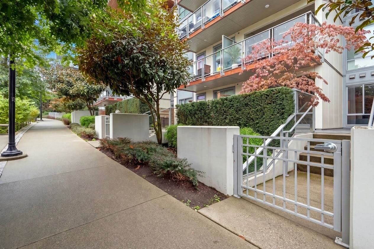 Property Photo:  1768 Gilmore Avenue 112  BC V5C 0L4 