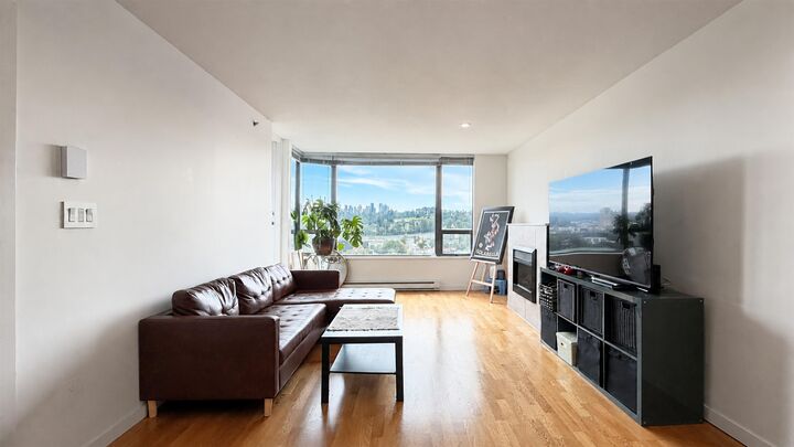 Property Photo:  4118 Dawson Street 1607  BC V5Y 0L7 