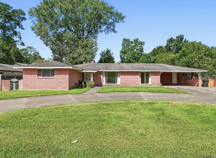 Property Photo:  780 Sherwood Forest Blvd  LA 70815 
