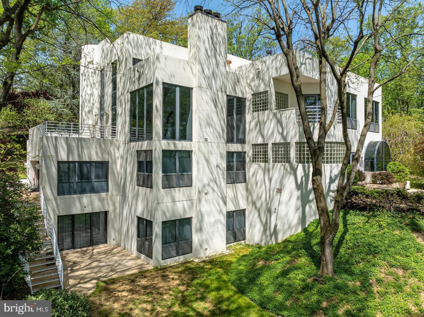 Property Photo: 910 Pennwood Circle PA 17601