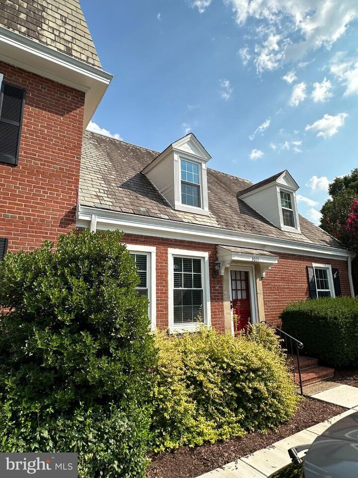 Property Photo:  3021 S Buchanan Street  VA 22206 
