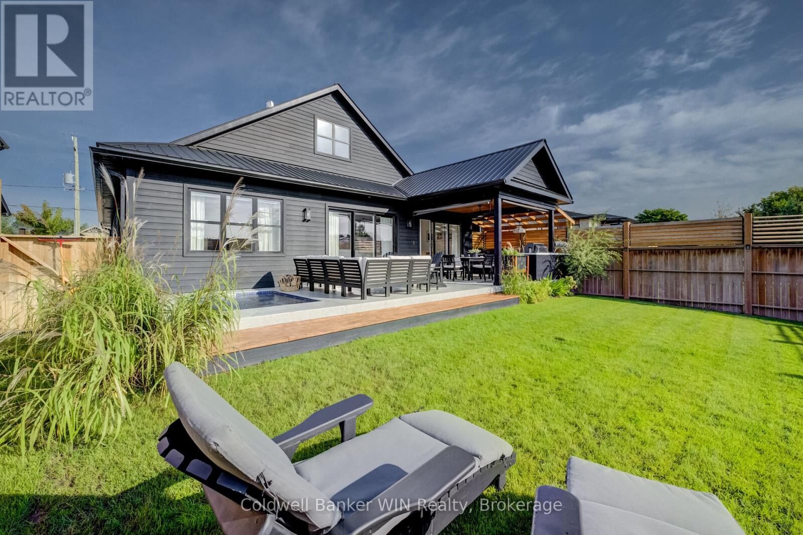 Property Photo: 420 Wellington Street East ON N0G 2L4