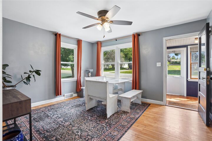 Property Photo: 112 W Vinton St IA 52218