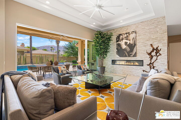 Property Photo:  8 Collegiate Cir  CA 92270 