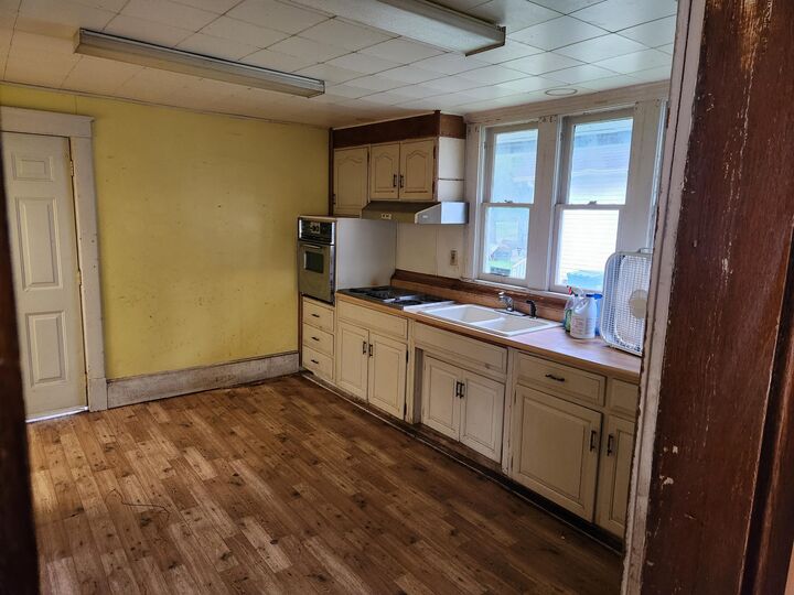 Property Photo:  201 Maholm Street  OH 43055 