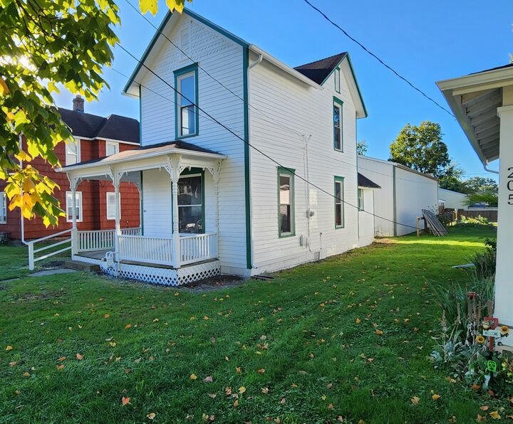 Property Photo:  201 Maholm Street  OH 43055 