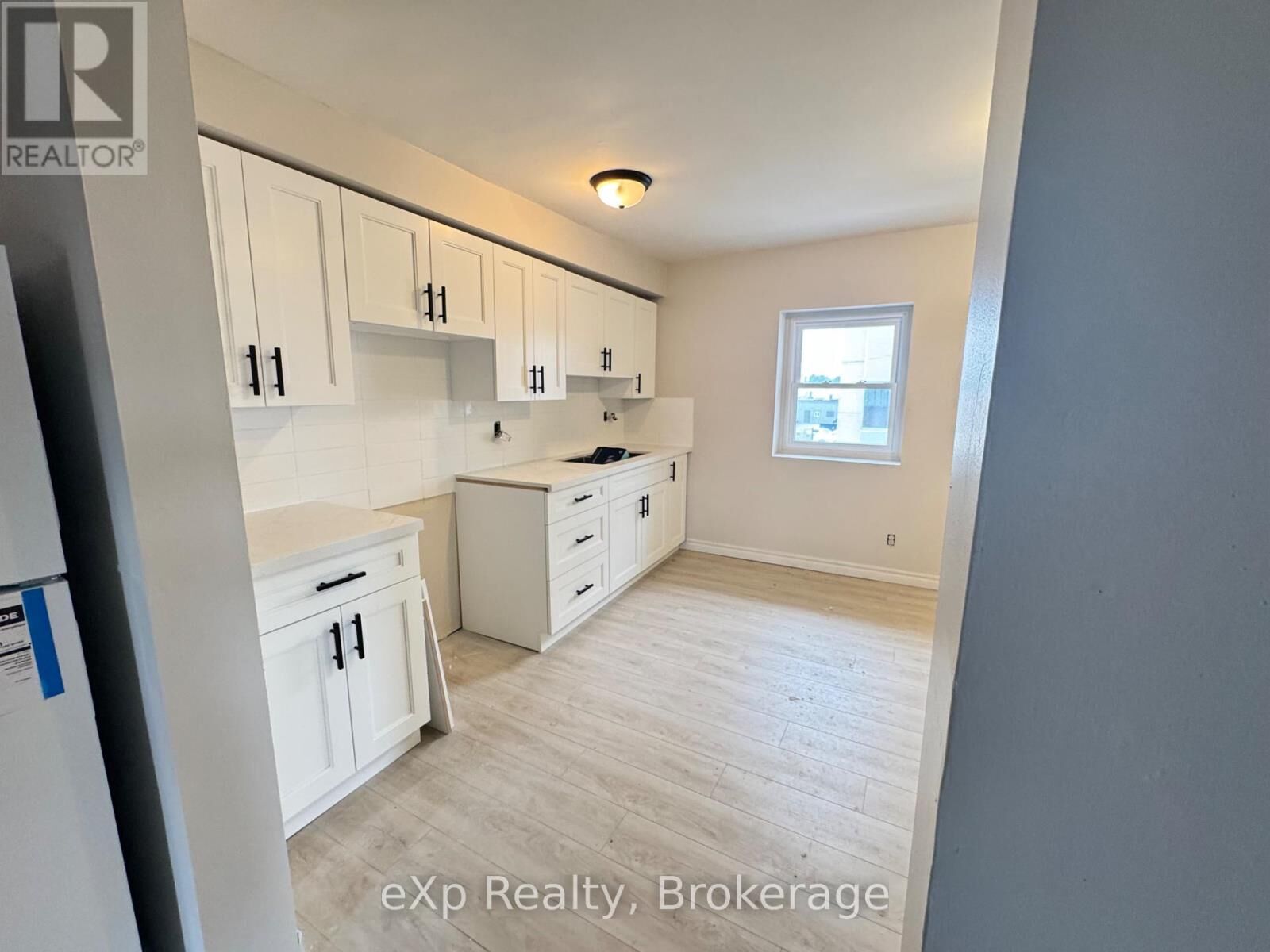 Property Photo: 2 King Street Apt 2 ON K8V 3V7