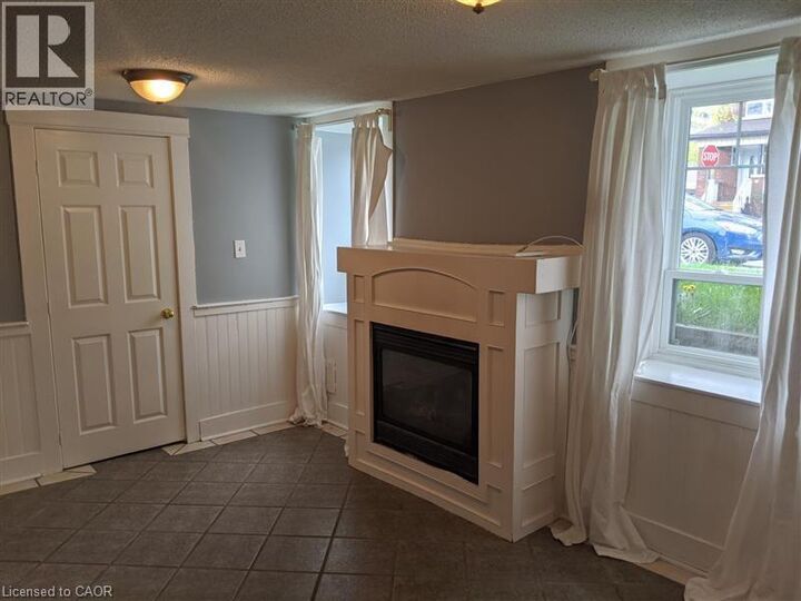 Property Photo:  98 West Avenue North Lower  ON L8L 5C3 