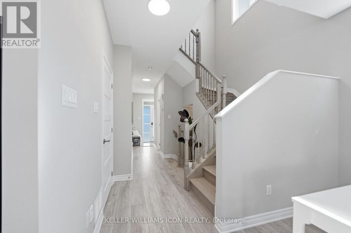 Property Photo:  235 Bandelier Way  ON K2C 0C1 