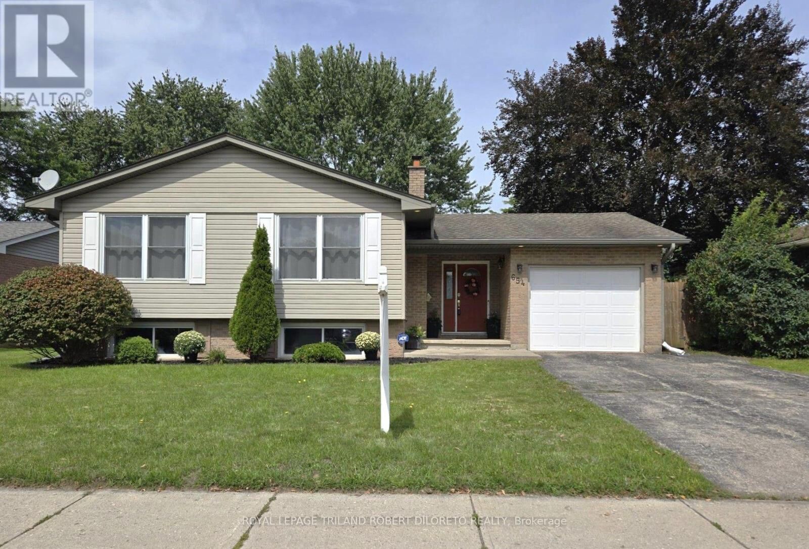 Property Photo:  654 Grenfell Drive  ON N5X 2N2 