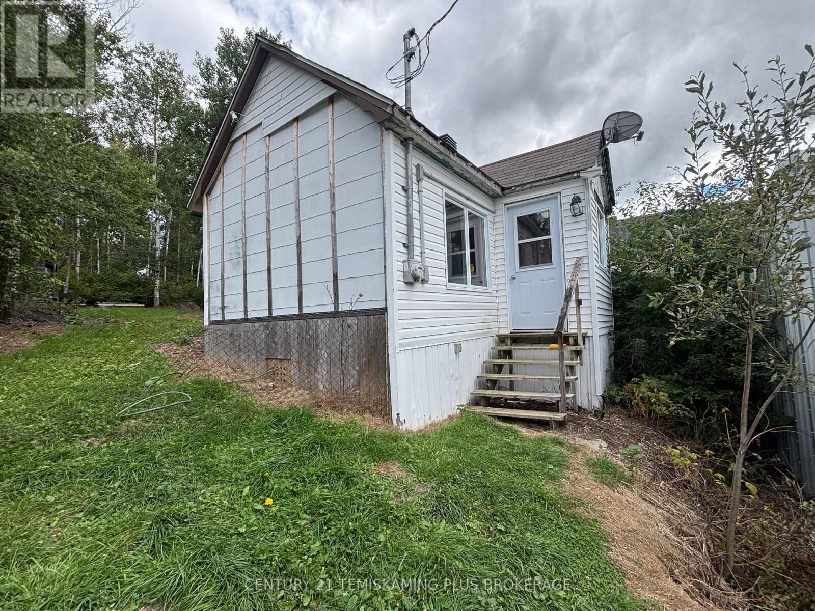 Property Photo:  14 Day Avenue  ON P2N 1K4 