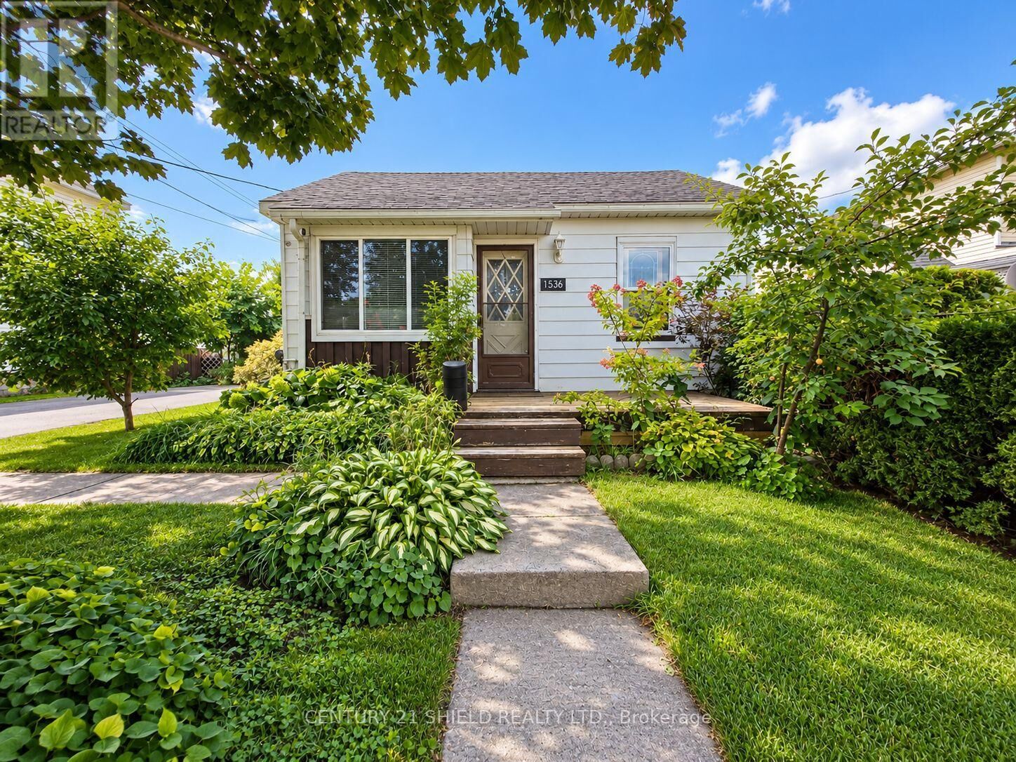 Property Photo:  1536 Pitt Street  ON K6J 3V1 