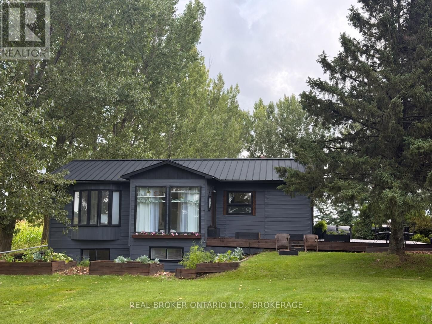 Property Photo:  21809 Concession 3 Road  ON K0C 1E0 