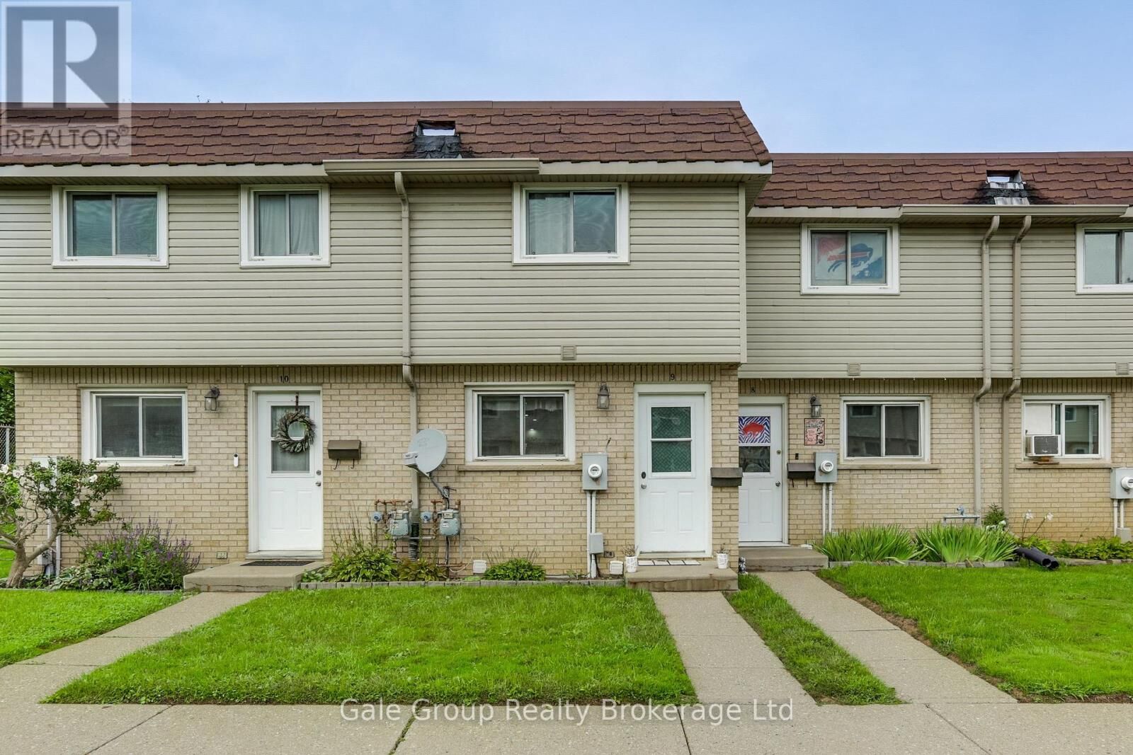 Property Photo: 105 Springbank Avenue East 9 ON N4S 7P7