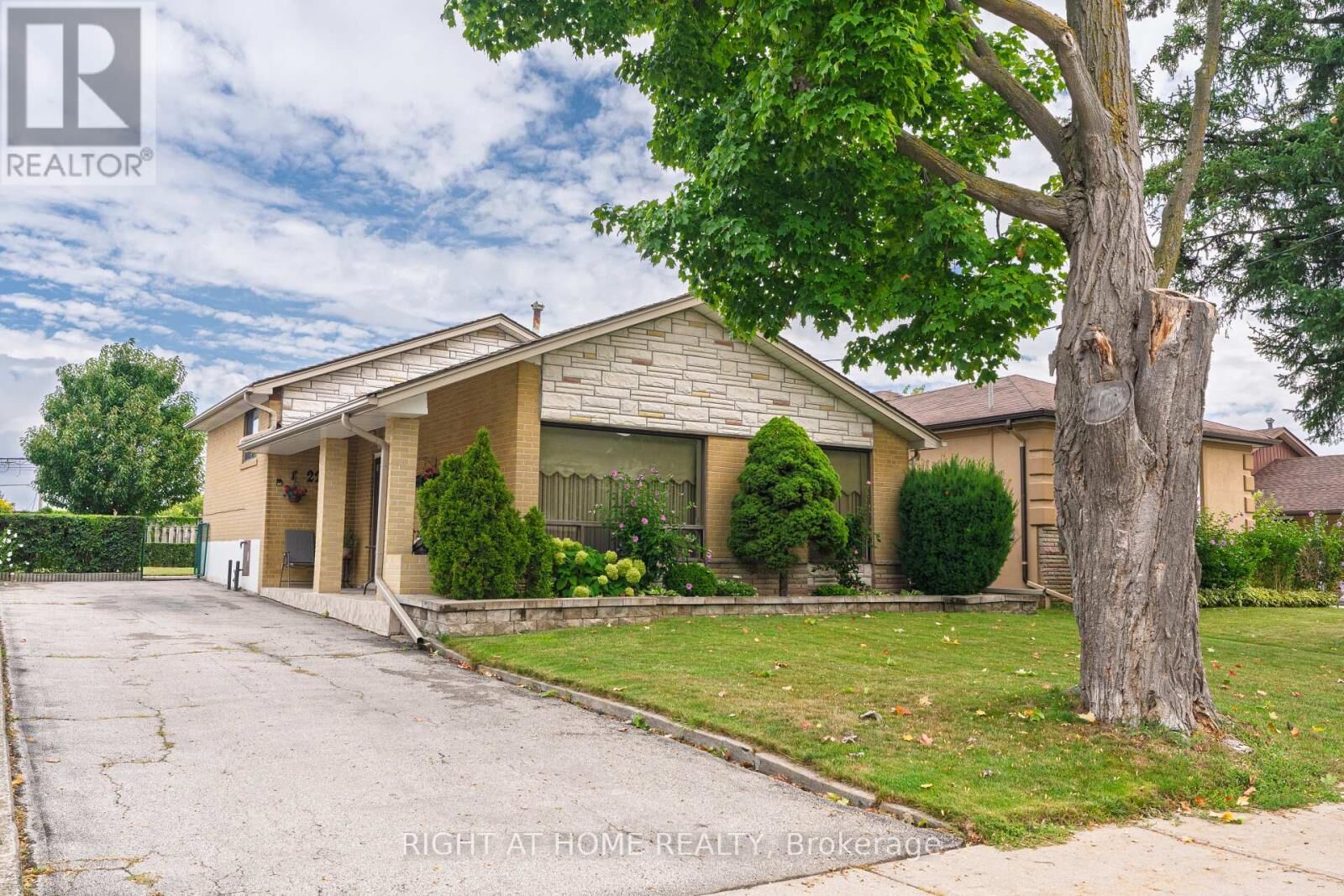 Property Photo:  22 Monterrey Drive  ON M9V 1S8 