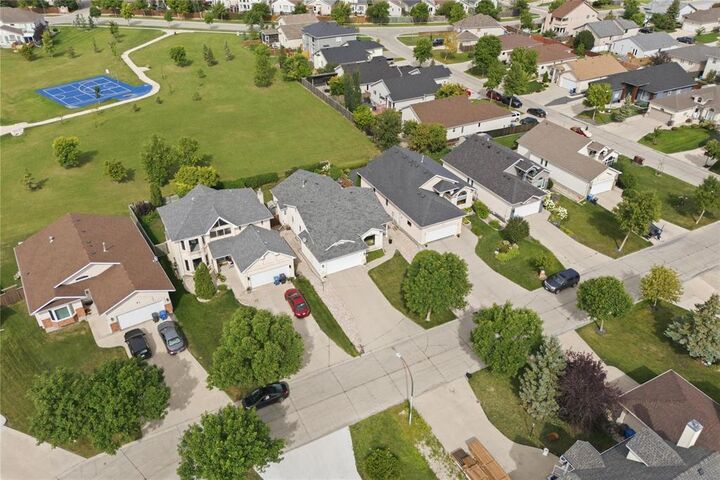 Property Photo: 16 Copperstone Crescent MB R2J 4G4