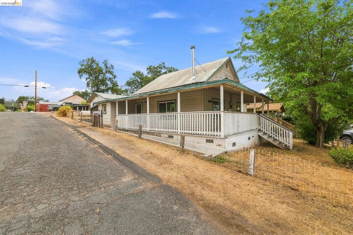 Property Photo: 18495 Oak St CA 95379