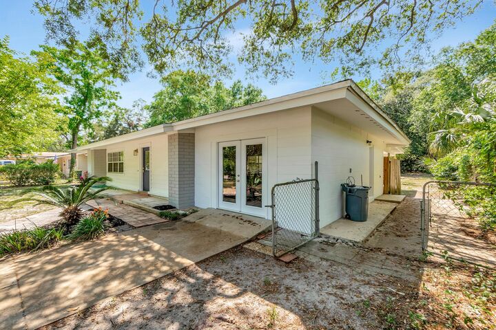 Property Photo: 8 SE Waynel Circle FL 32548