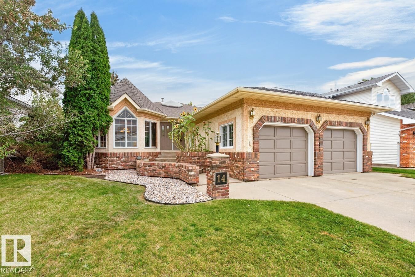 Property Photo:  14 Newport Drive  AB T8A 5L3 