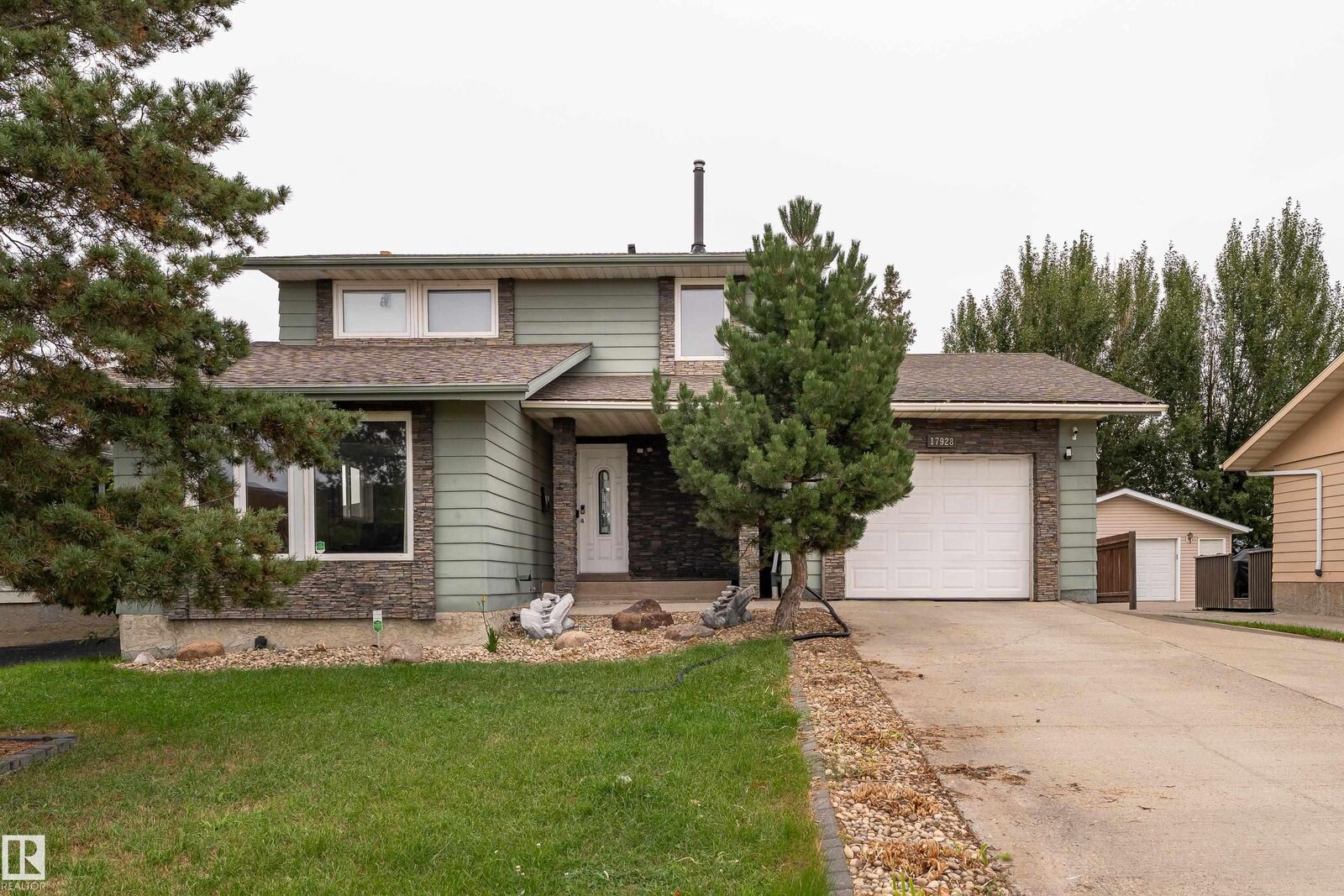 Property Photo:  17928 93 Ave NW  AB T5T 1V6 