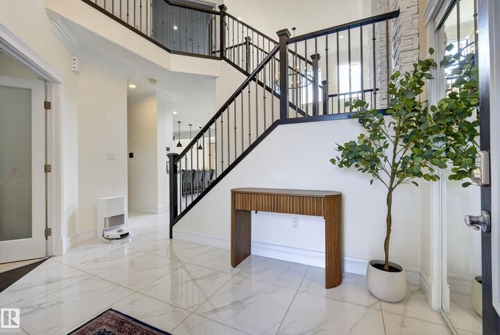 Property Photo:  2530 Amerongen Crescent SW  AB T6W 3C2 