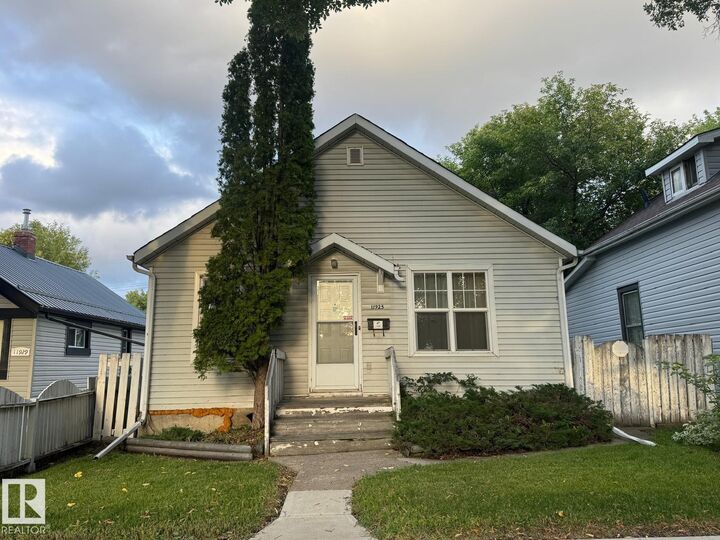 Property Photo:  11925 77 Street NW  AB T5B 2G5 