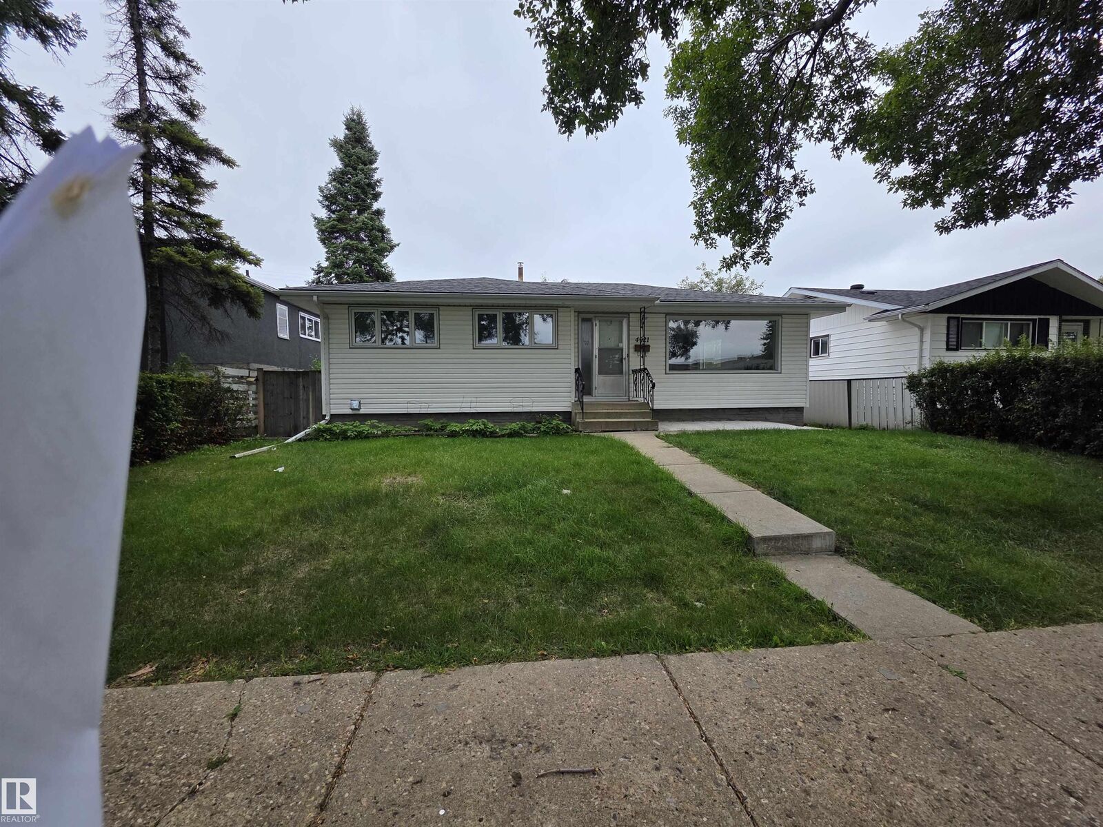 Property Photo:  4021 117 Ave Avenue NW  AB T5W 0Y1 