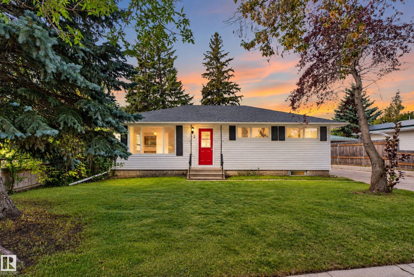 Property Photo: 2 Grandora Crescent AB T8N 0T9
