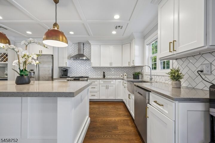 Property Photo:  9 Burnet Hill Rd  NJ 07039 