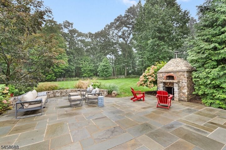 Property Photo:  7 Red Oak Row  NJ 07930 