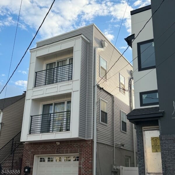 Property Photo:  41 Jacob St 2  NJ 07103 