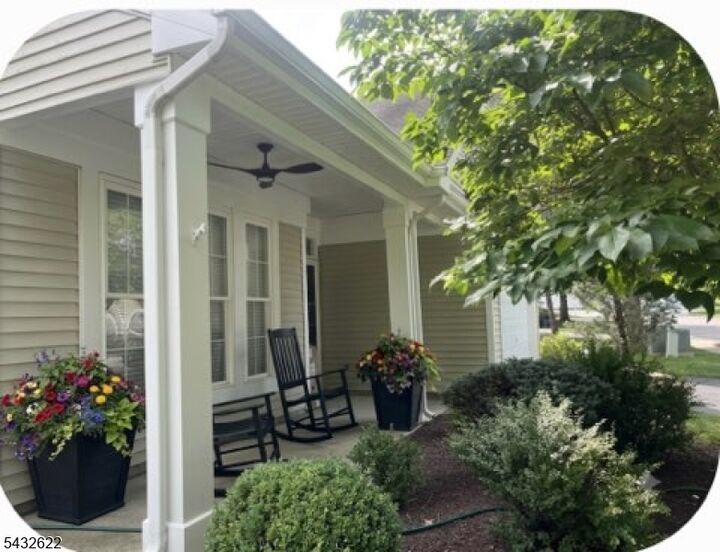 Property Photo:  6 Weybourne Ln  NJ 07823 