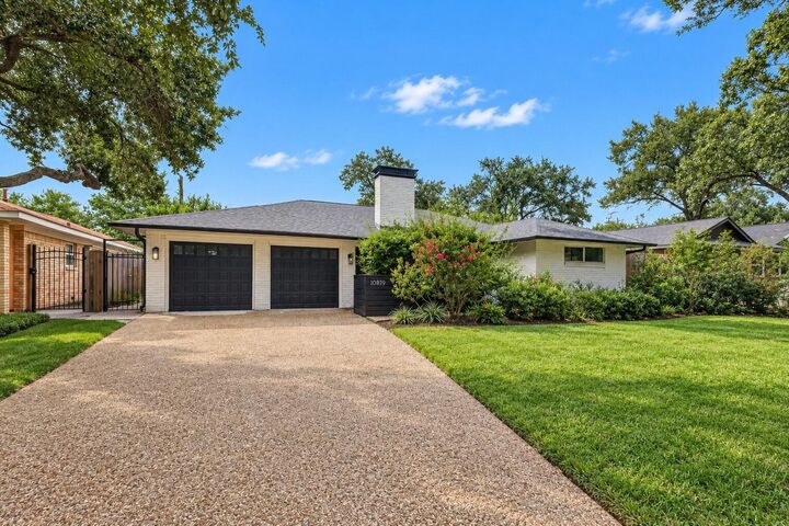 Property Photo:  10819 Oasis Drive  TX 77096 