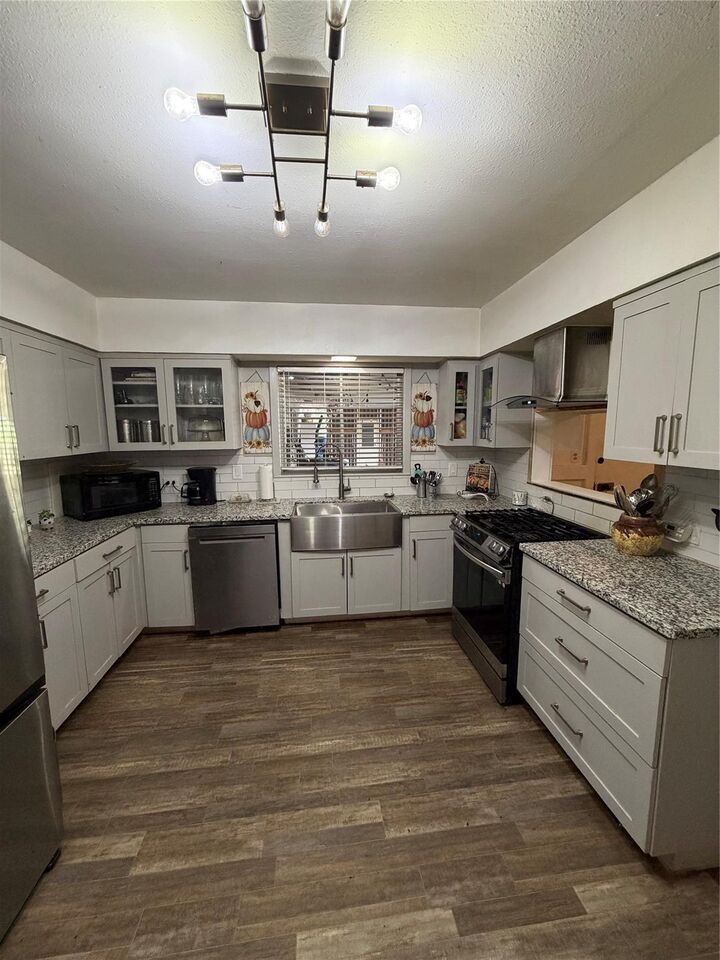 Property Photo:  100 Evans Street  TX 78935 
