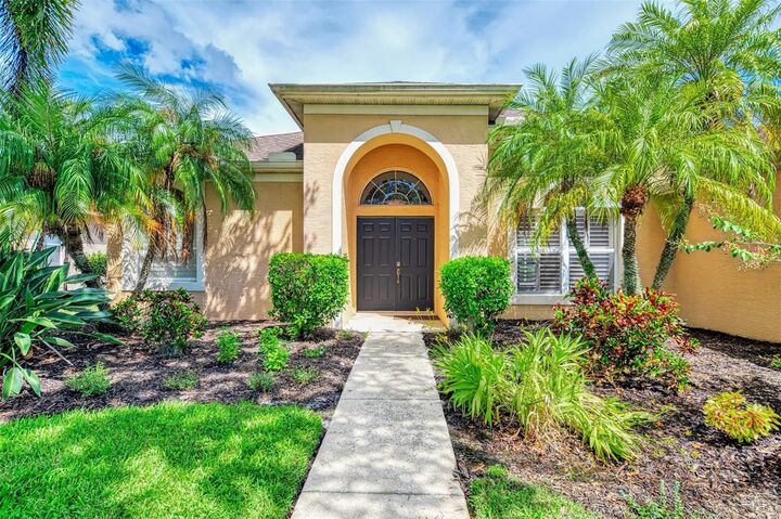 Property Photo:  6721 Carlyle Lane  FL 34243 
