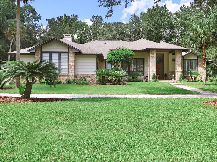 Property Photo:  2216 Smoketree Court  FL 32779 