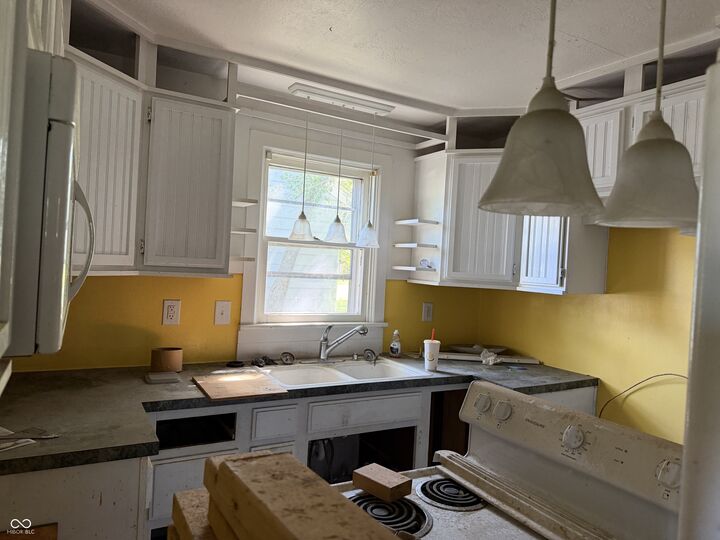 Property Photo:  1640 Meridian Street  IN 47201 