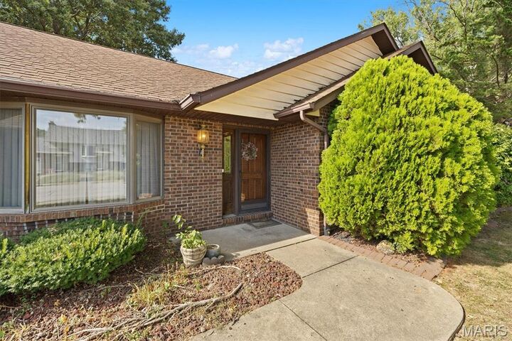 Property Photo: 1027 Shadow Ridge Crossing IL 62269