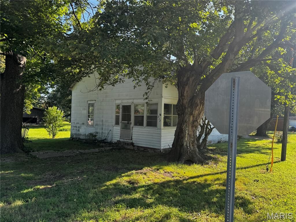 Property Photo: 206,210,212 S Carrol MO 63801