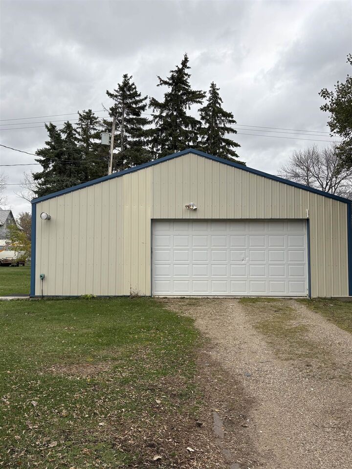 Property Photo:  306 Cedar St  ND 58736 