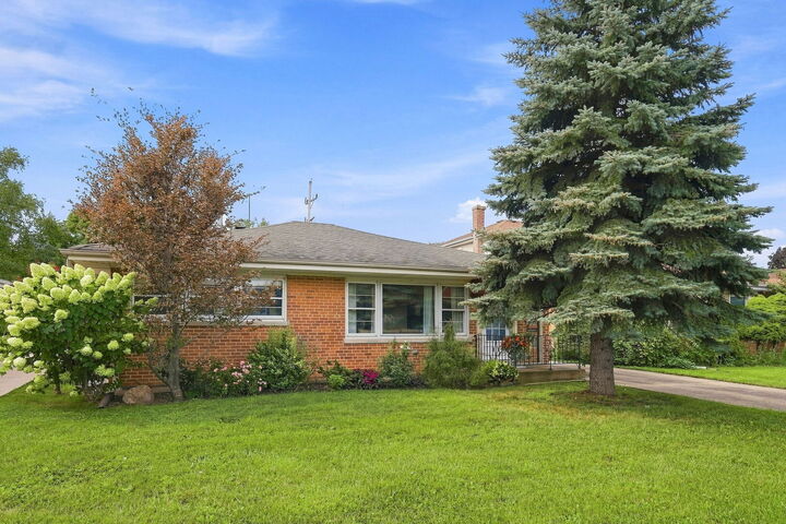 Property Photo: 605 Oakton Street IL 60068