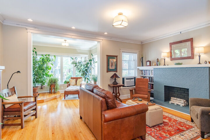 Property Photo:  4724 N Sacramento Avenue  IL 60625 