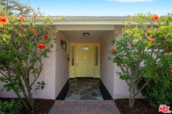 Property Photo:  975 Pepperhill Road  CA 91107 