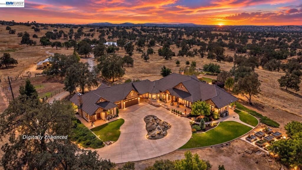 Property Photo:  34310 Barn Owl Rd  CA 93653 