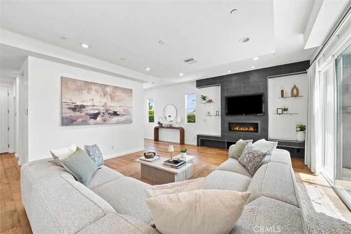 Property Photo:  2206 Harriman A  CA 90278 