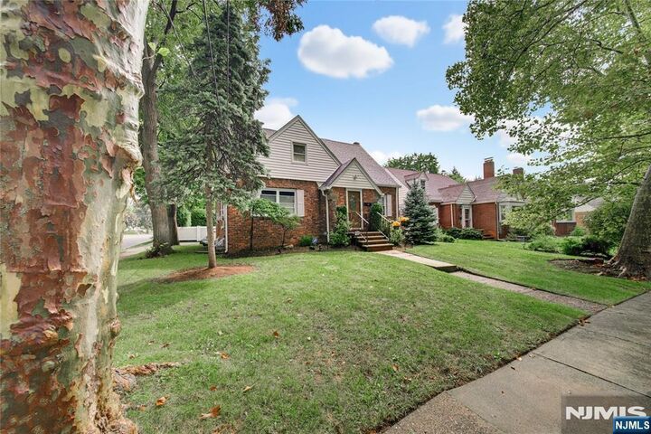 Property Photo:  83 Fairfield Street  NJ 07631 