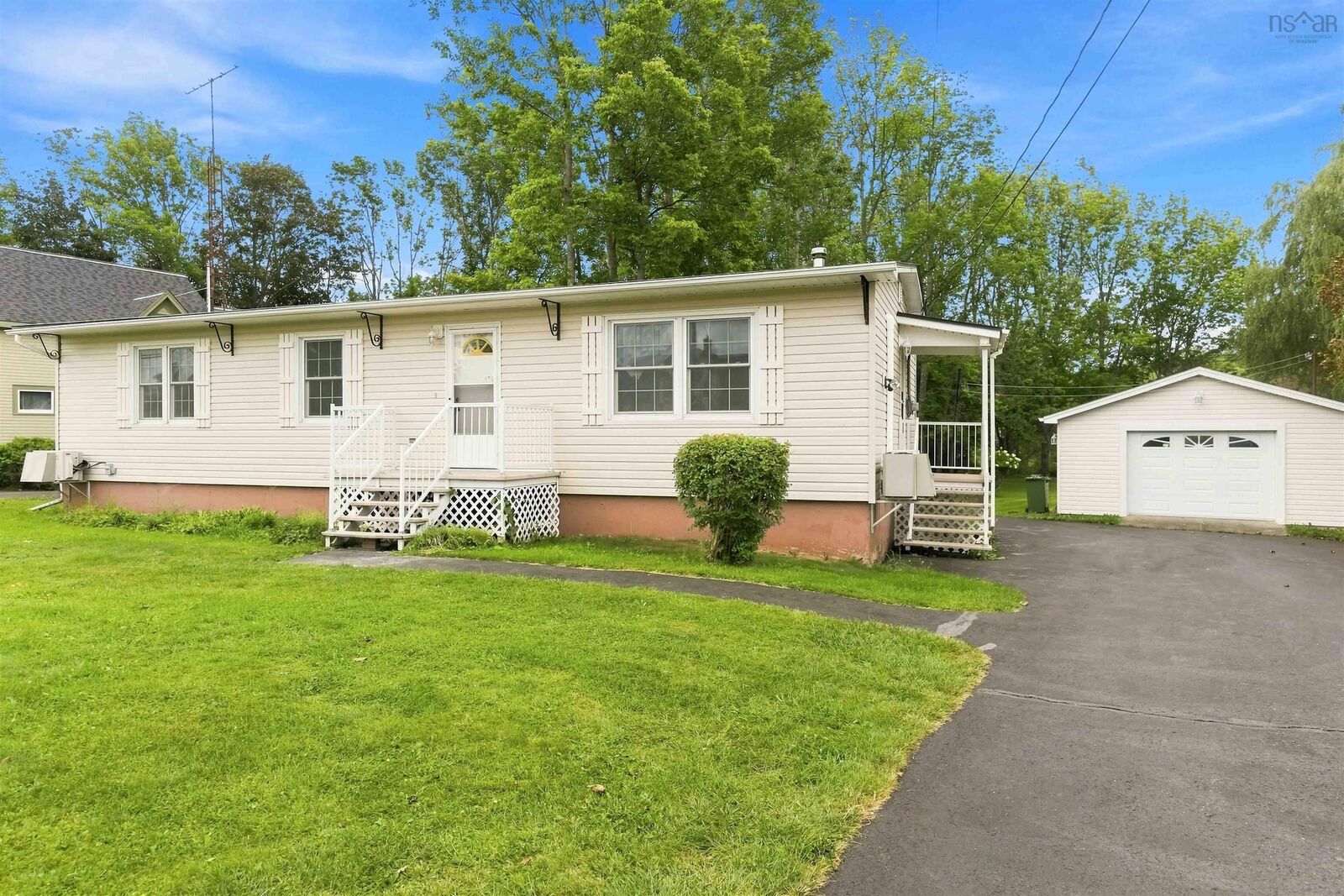 Property Photo:  14030 1 Highway  NS B0P 1P0 