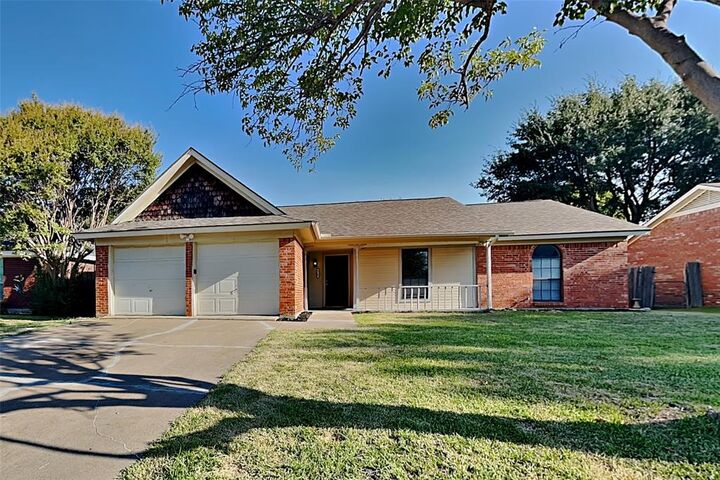 Property Photo: 6741 Ridgetop Road TX 76182