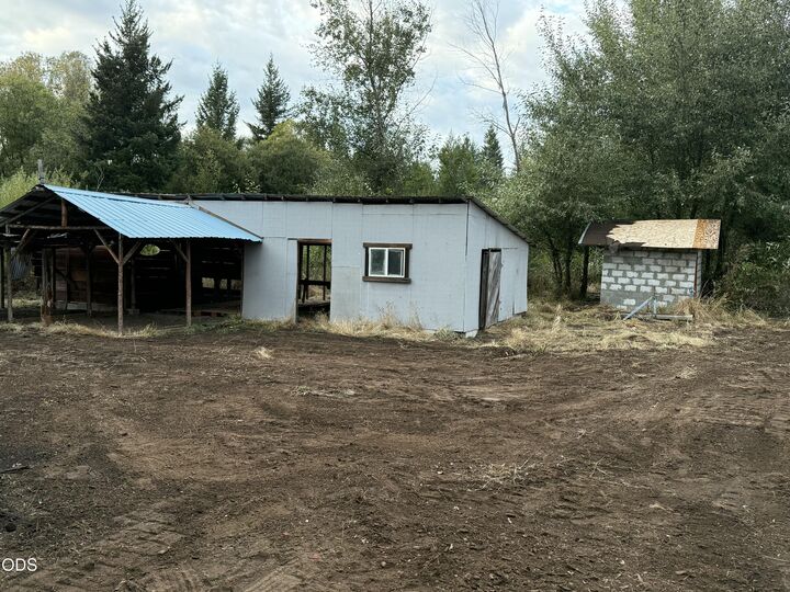 Property Photo: 495 Red Blanket Road OR 97536