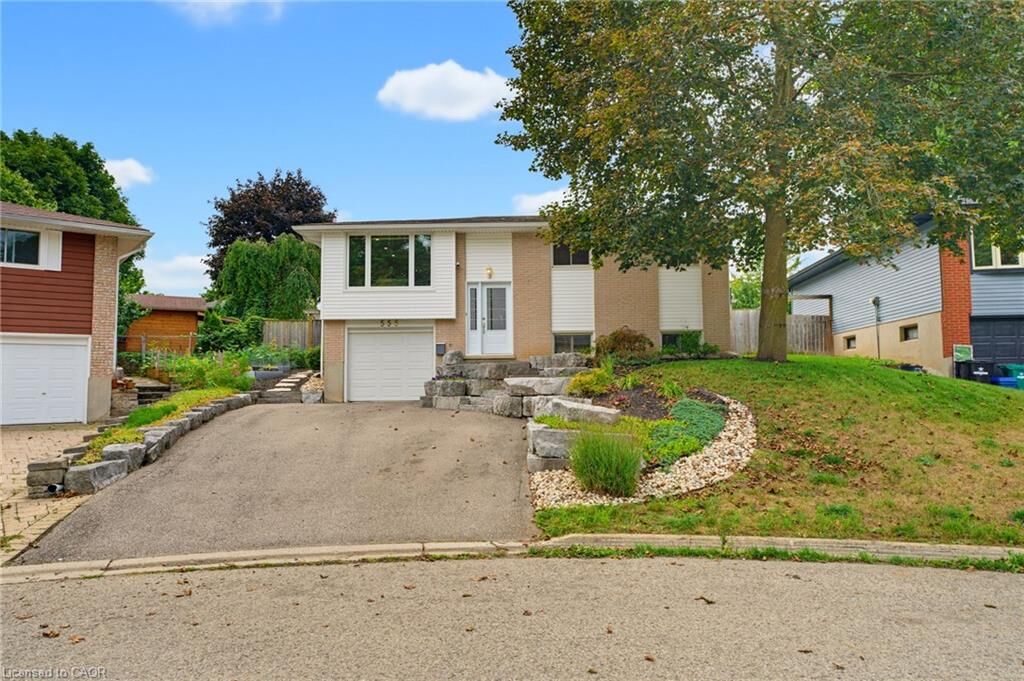 Property Photo:  555 Elm Ridge Place  ON N2L 4P6 